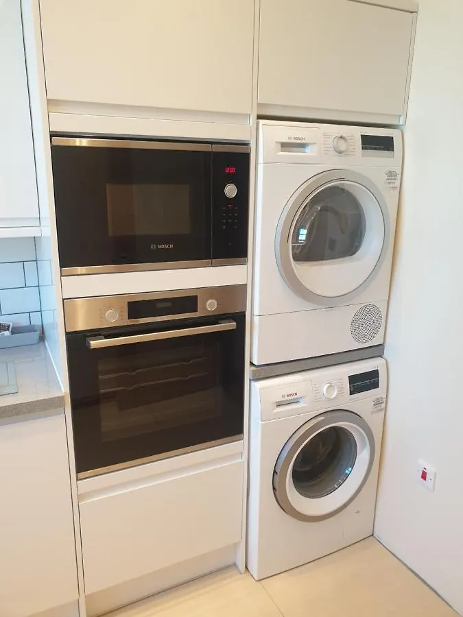 London Luxury Spacious 2 Bedroom Apartment 4 Mins From Ilford Stn. Free Parking